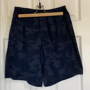 Lululemon Men’s Blue Camo Shorts Large